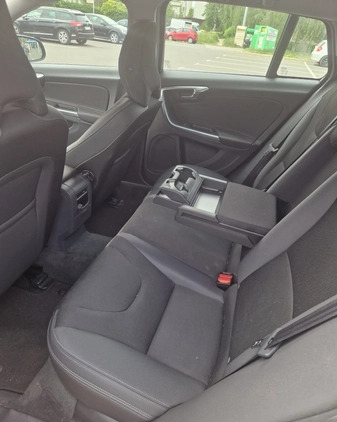 Volvo V60 cena 39900 przebieg: 267000, rok produkcji 2014 z Warszawa małe 106